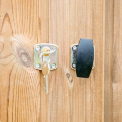 Abri bois thermowood 7,81m² Thermabri + toiture en acier HABRITA