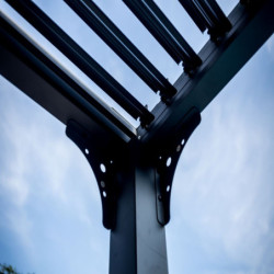 Pergola bioclimatique 10,80m² alu + toit avec lames ovales HABRITA