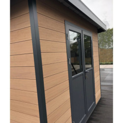 Abri toit plat en composite couleur bois 9m² porte alu Woodlife Garden