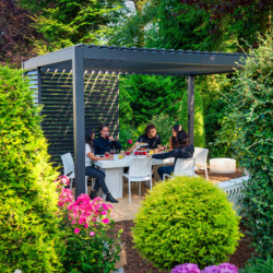 Pergola autoportante en alu gris avec lames orientable 3x4m Ombrea