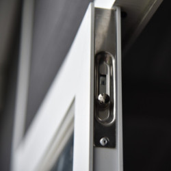 Abri premium composite double pente 7,78m² anthracite Woodlife Garden