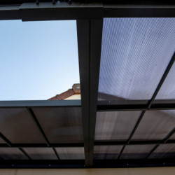 Toit de terrasse en alu et panneaux amovibles polycarbonate 12,04m²