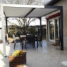 Pergola bioclimatique 10,80m² alu gris + toit avec lames écru HABRITA