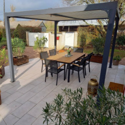 Pergola bioclimatique 10,80m² alu gris + toit avec lames écru HABRITA