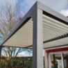 Pergola bioclimatique 10,80m² alu gris + toit avec lames écru HABRITA