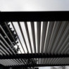 Pergola bioclimatique 10,80m² alu gris + toit avec lames écru HABRITA