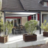 Pergola bioclimatique 10,80m² alu gris + toit avec lames écru HABRITA