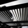 Pergola bioclimatique 10,80m² alu gris + toit avec lames écru HABRITA