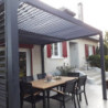 Pergola en alu gris 10,80m² + 2 panneaux de ventelles latérales Habrita