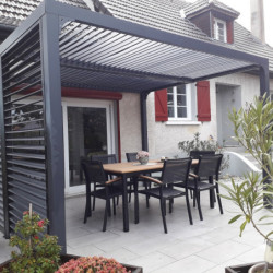 Pergola en alu gris 10,80m² + 2 panneaux de ventelles latérales Habrita