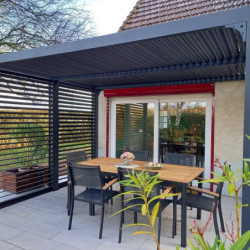 Pergola en alu gris 10,80m² + 2 panneaux de ventelles latérales Habrita