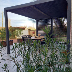 Pergola en alu gris 10,80m² + 3 panneaux de ventelles latérales Habrita