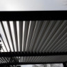 Pergola bioclimatique 21,52m² alu gris + toit avec lames écru HABRITA