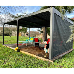 Pergola bioclimatique 21,52m² alu gris, rideau latéral sur 3,6m HABRITA