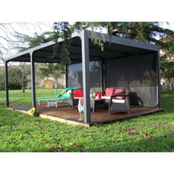 Pergola bioclimatique 21,52m² alu gris, rideau latéral sur 5,98m HABRITA