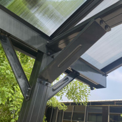 Protection de camping structure aluminium et couverture polycarbonate