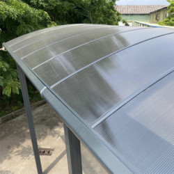 Protection de camping structure aluminium et couverture polycarbonate