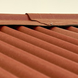 Abri 6,16m² en bois massif avec toit en plaques ondulées HABRITA