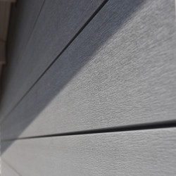 Abri premium bois composite avec terrasse gris clair Woodlife Garden