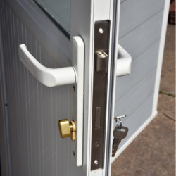 Abri premium bois composite avec terrasse gris clair Woodlife Garden