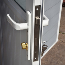 Abri toit plat composite gris clair 14,90m² porte alu Woodlife Garden