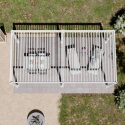 Pergola motorisée en alu blanc avec lames orientable 3x6m Ombrea