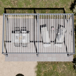 Pergola motorisée en alu gris/blanc avec lames orientable 3x6m Ombrea