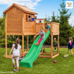 Cabane de jeux en bois séché et lasuré MY SIDE - toboggan vert FUNGOO