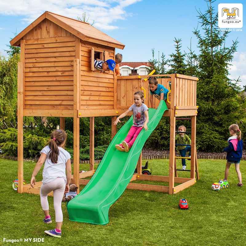 Cabane de jeux en bois séché et lasuré MY SIDE - toboggan vert FUNGOO